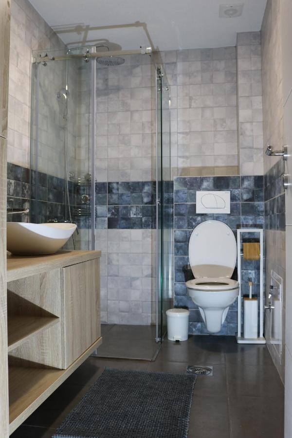 Apartment W *
